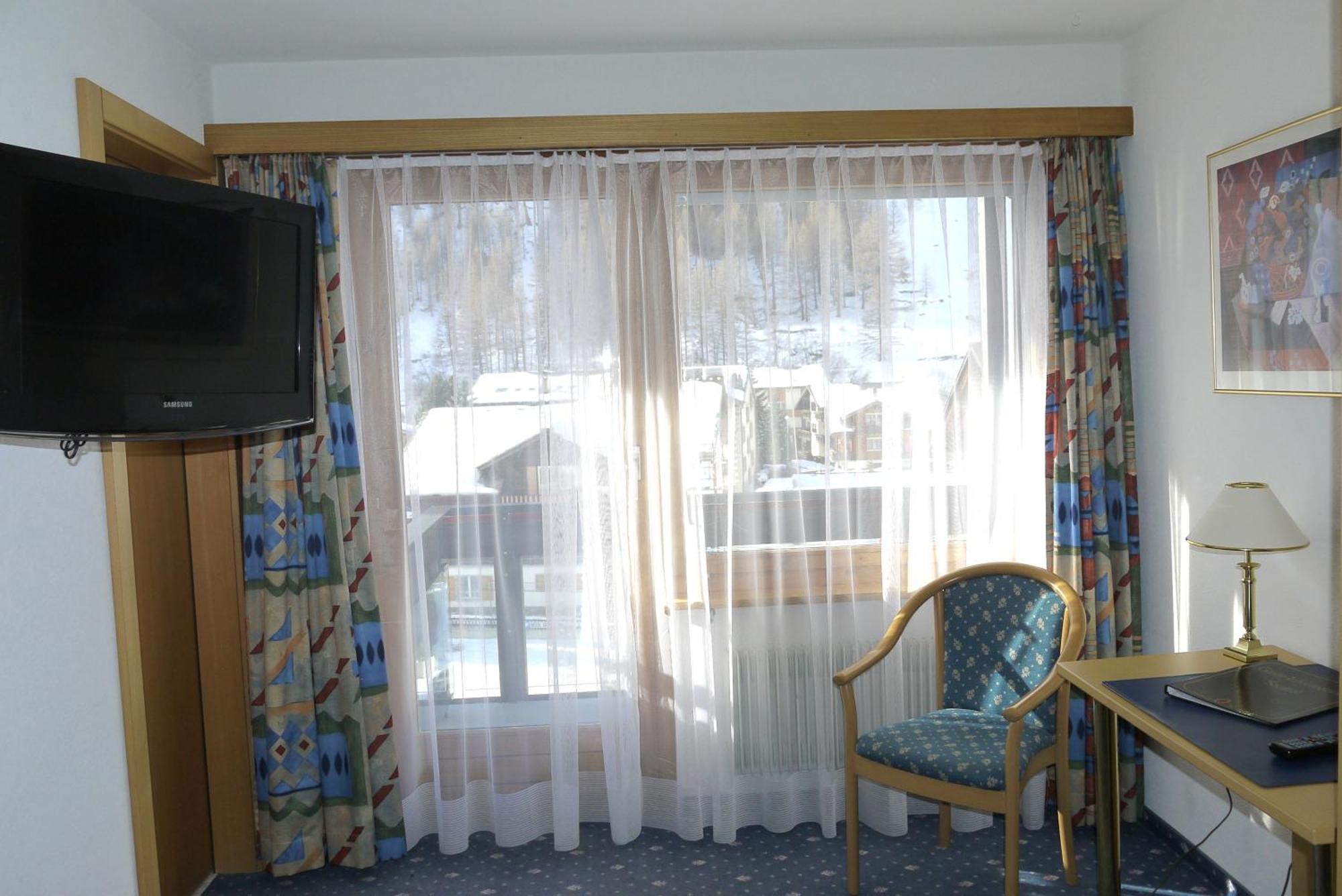 Hotel Alpenhof Saas-Almagell Room photo